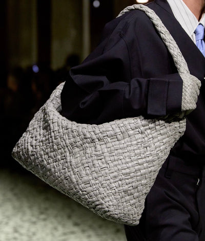 The 'It' Bag Chronicles: Unveiling the Season's Statement Pieces