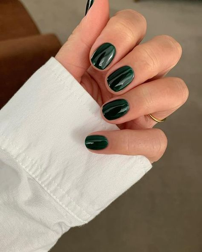 Embrace the Autumn Vibes: Fall Nail Color Trends You Can't Miss