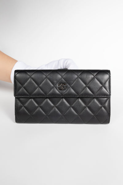 Gusset Flap lambskin Quilted Leather Wallet