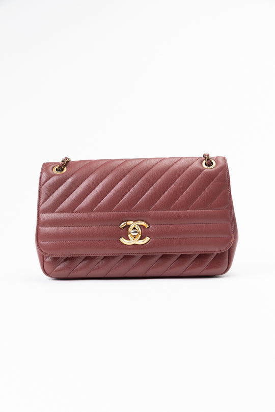 Chanel diagonal hotsell quilted flap bag